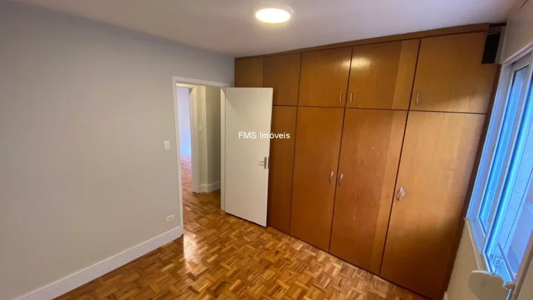Imagem Apartamento à venda em Moema, São Paulo-SP: 2 quartos, 2 banheiros, 1 vaga de garagem, 80m². Imperdível oportunidade!