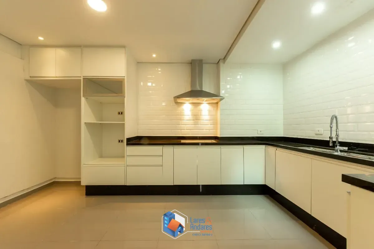 Imagem Sobrado para venda em Vila Palmeiras com 3 quartos, sendo 3 suítes, 240m²