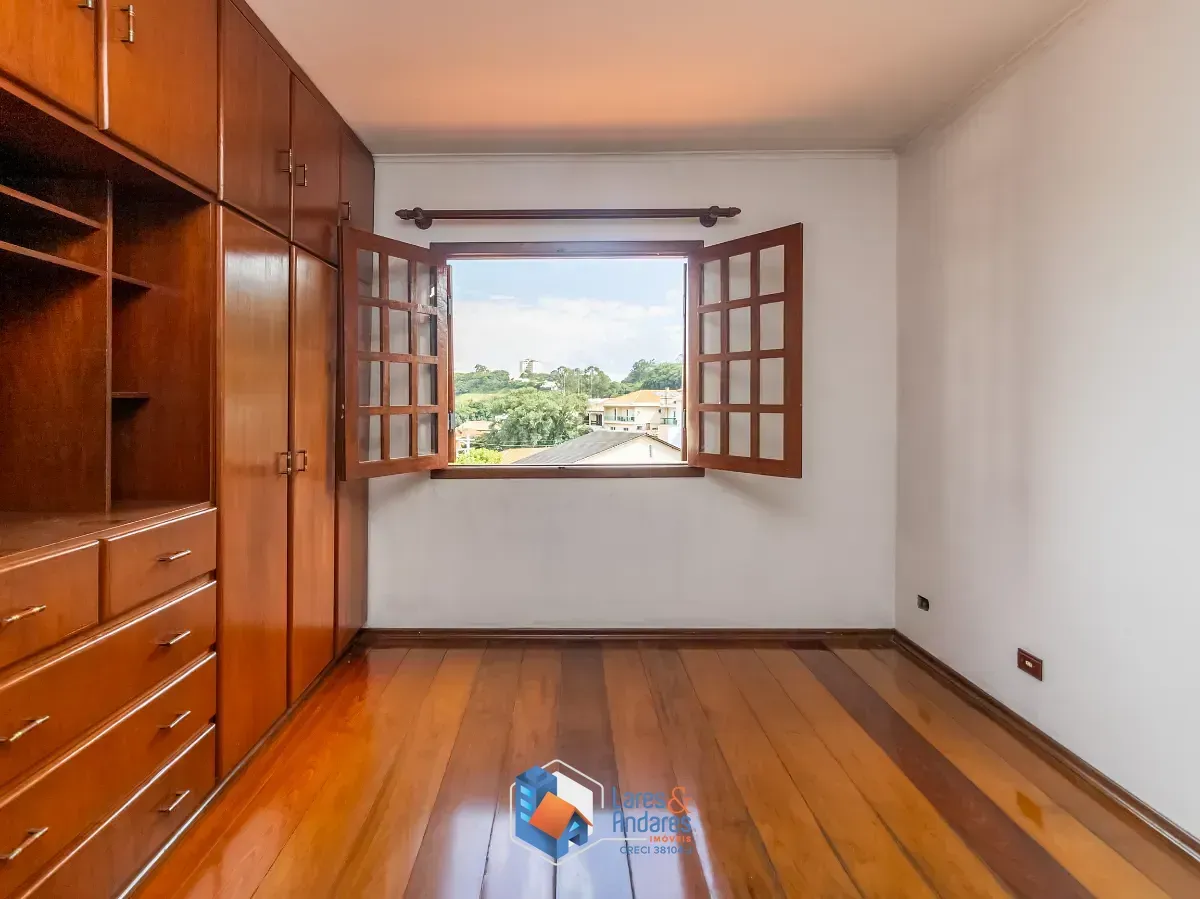 Imagem Sobrado para venda em Jardim Regina com 3 quartos, sendo 1 suíte, 226m²