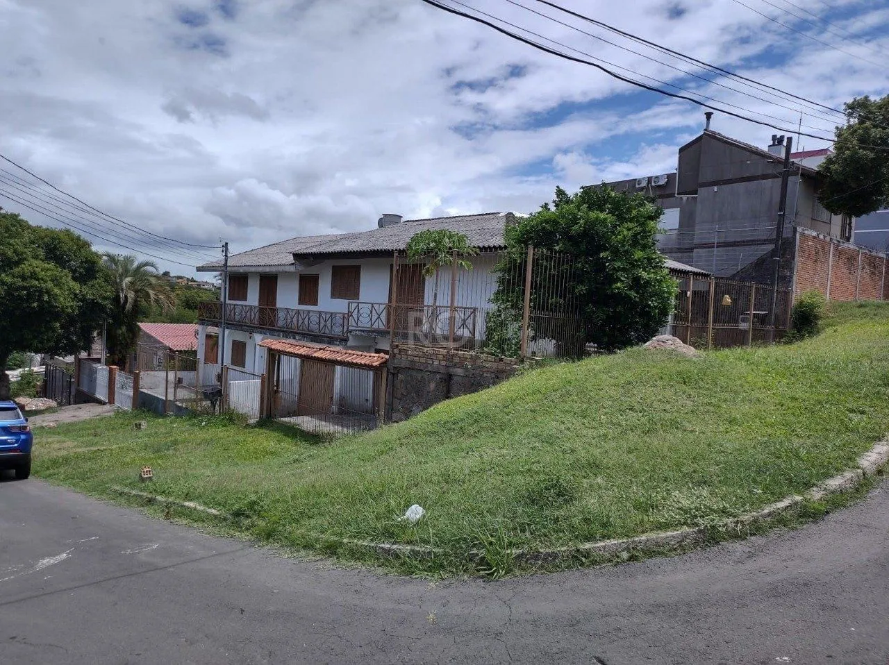 Imagem Casa 3 dormitórios, sendo 1 suites, 2 vagas - Medianeira, Porto Alegre/RS