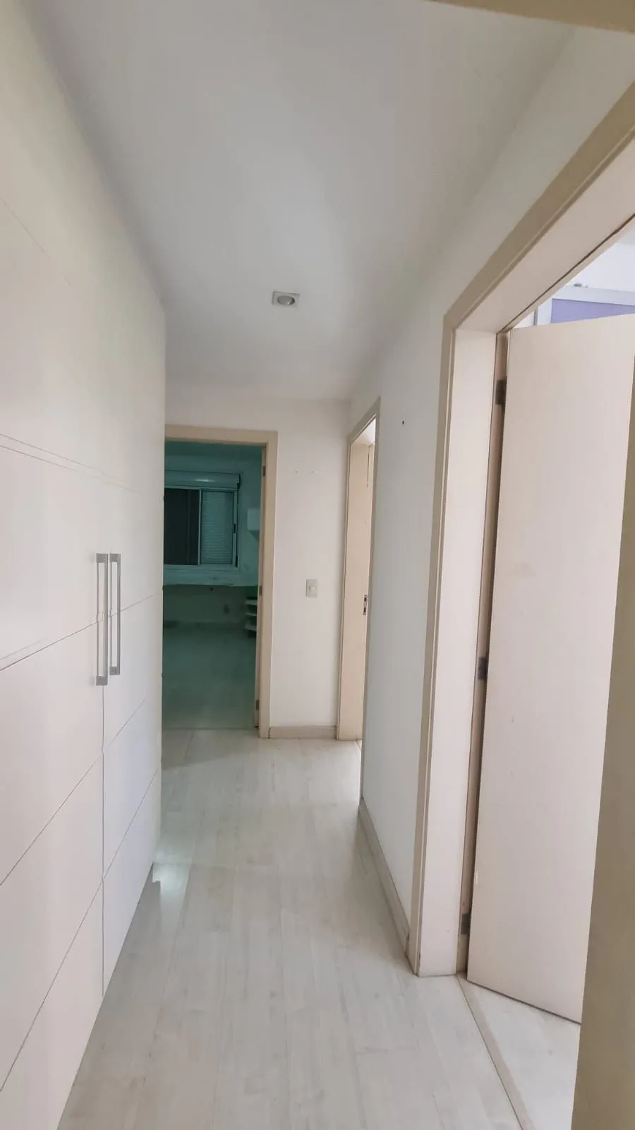 Imagem Apartamento 03 dormitórios 110mq e duas vagas, semi mobiliado, no Bairro Auxiliadora para locação.