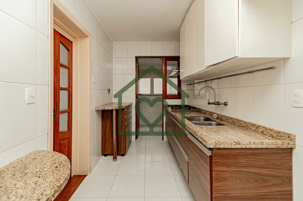 Imagem Na Av. Alegrete, n. 126, no bairro Petrópolis, Apartamento de 03 dormitórios, semi mobiliado com 0...