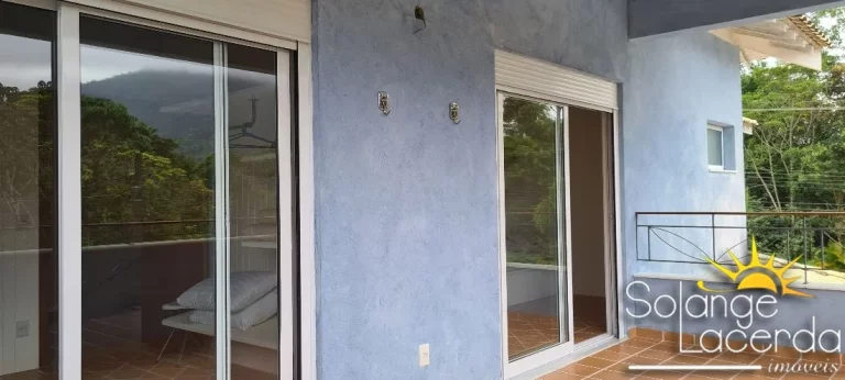 Imagem Bela Casa - 5 Suítes - 781 m² Terreno - Condomínio a Poucos Metros da Praia