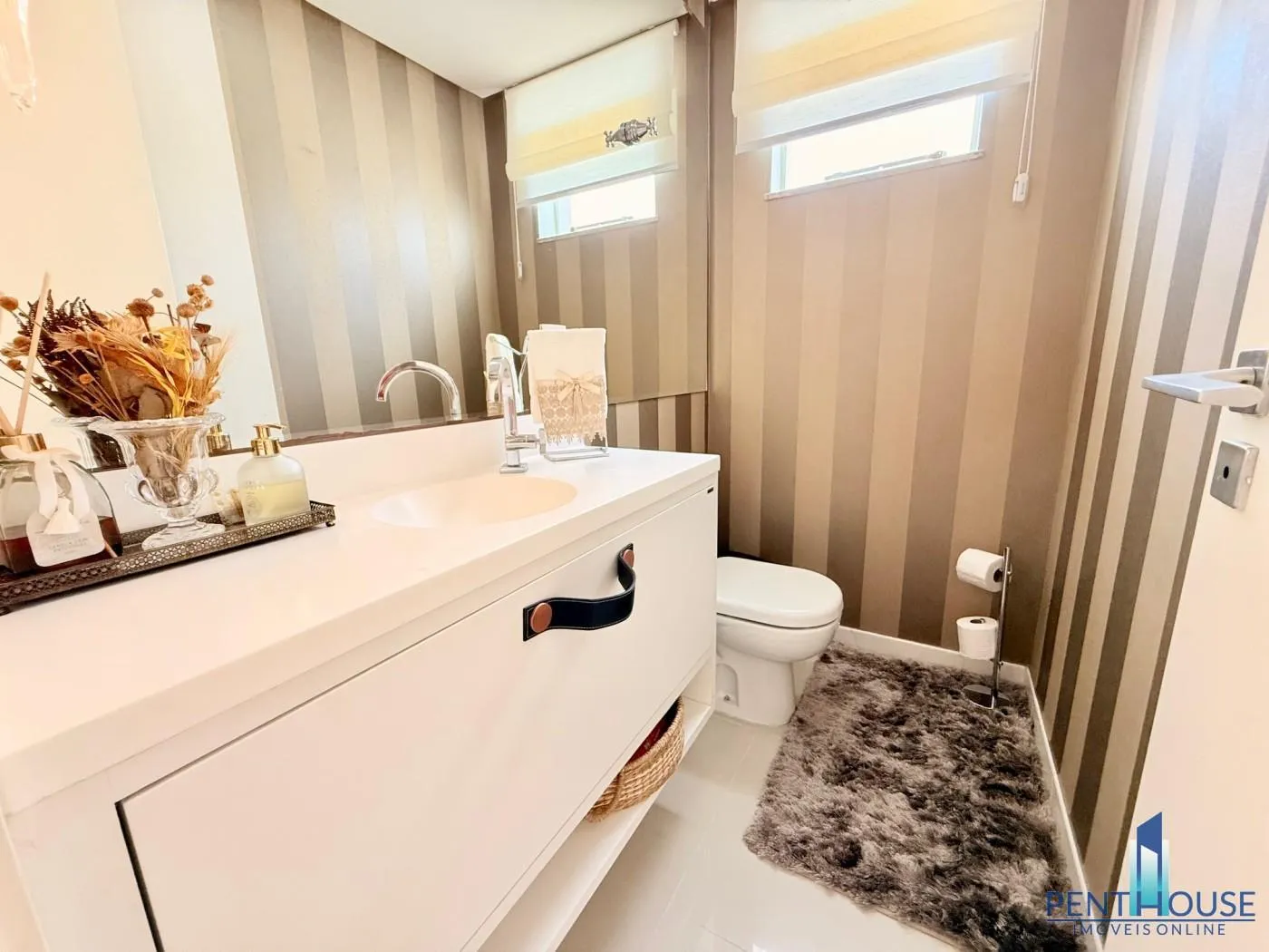 Imagem Apartamento Quadra Mar para Venda em Balneário Camboriú, CENTRO, 3 dormitórios, 3 suítes, 4 banheiros, 4 vagas