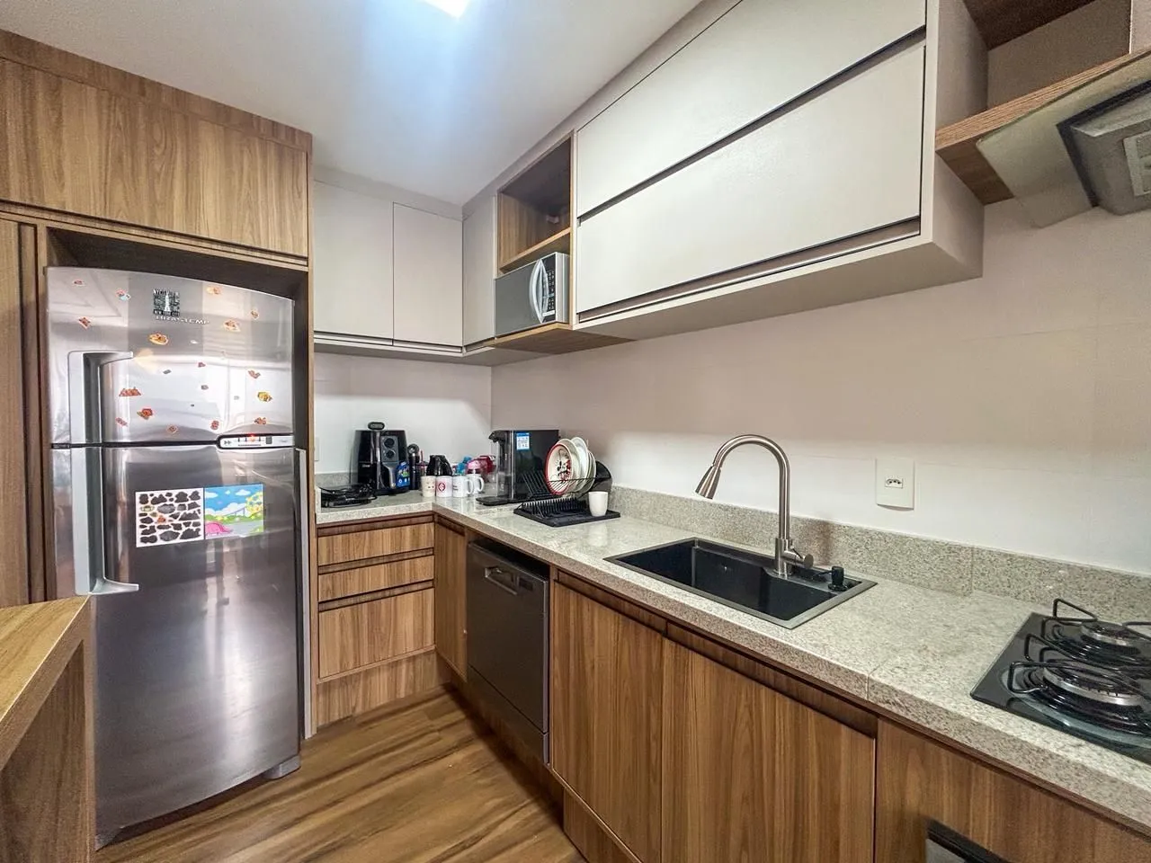 Imagem Impecável apartamento 03 dormitórios, 01 suíte - 87m² privativos, condomínio completa infra no Bairro Santa Tereza - Vaga dupla coberta.