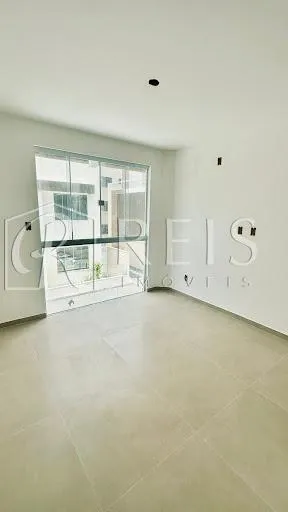 Imagem Casa para Venda em Rio das Ostras, Recreio, 2 dormitórios, 2 suítes, 4 banheiros, 2 vagas