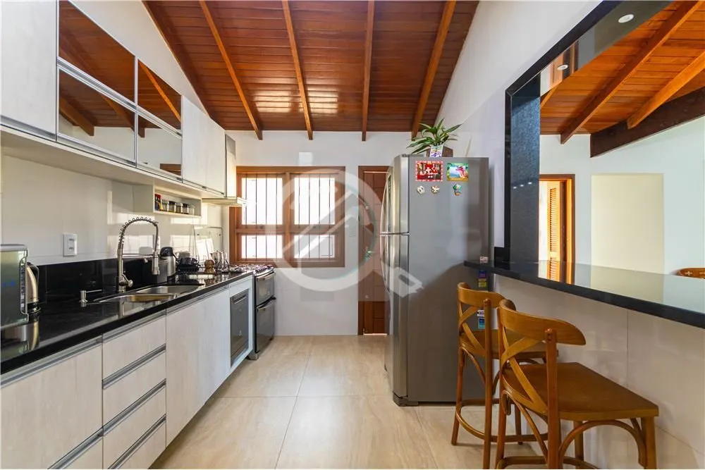 Imagem Esta linda casa de alto padrão é o lugar perfeito para aqueles que buscam conforto, funcionalidade...