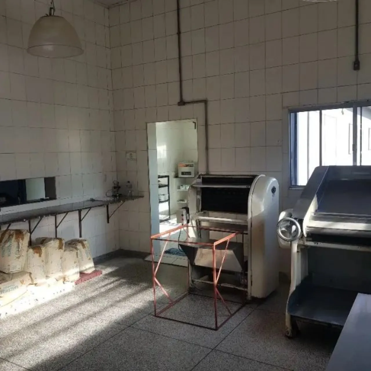 Imagem Barracão Industrial de alto padrão em Sorocaba-SP, no Parque Reserva Fazenda Imperial - 2 salas, 5 banheiros, 5 vagas, 320m².