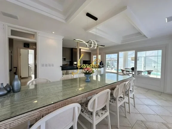 Imagem Excelente sobrado no condominio Lagos com Piscina e 04 suites