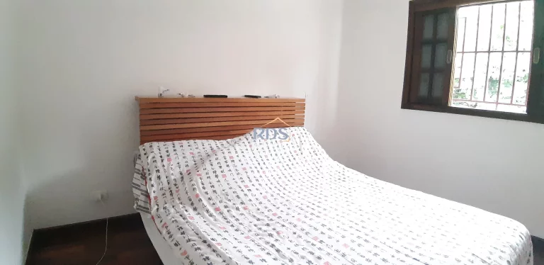 Imagem Vende Casa de 270m² com 4 dormitórios no Parque Assunção