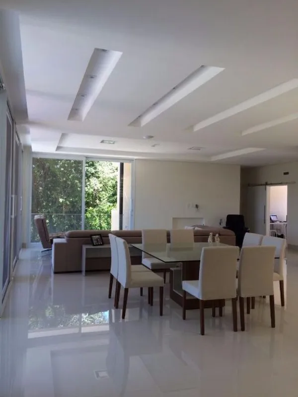 Imagem Luxuosa Casa em Condomínio: 4 Quartos, 4 Suítes, 3 Salas e 620m² em Valinhos-SP, Condomínio Zurich Dorf