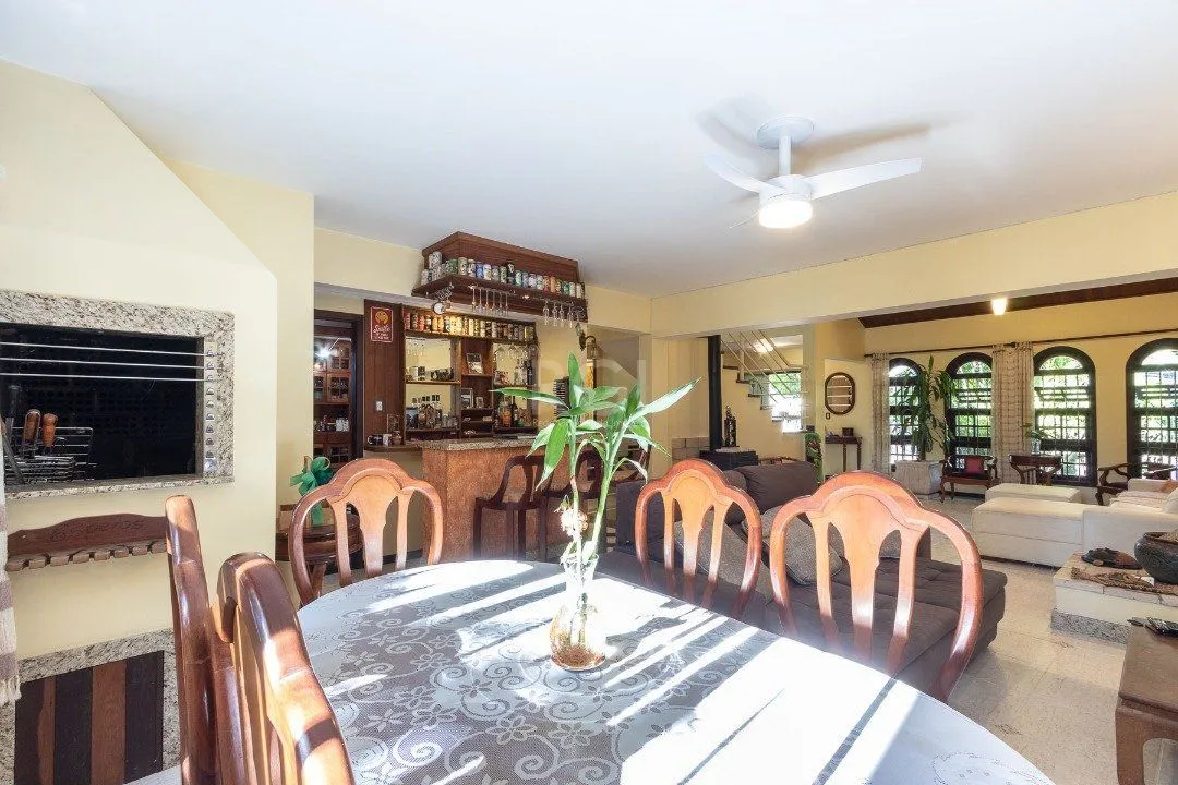 Imagem Casa para Venda - 308.25m², 3 dormitórios, sendo 1 suites, 5 vagas - Cristal
