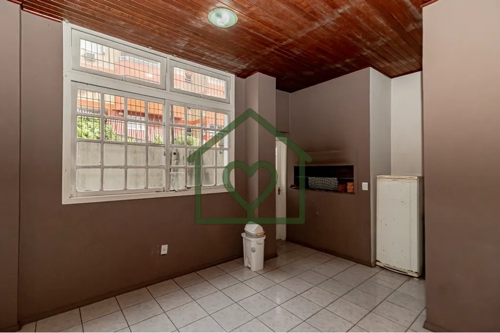 Imagem Apartamento reformado com 92m2 e vista panorâmica composto por três dormitórios sendo uma suíte ...