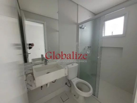 Imagem Apartamento à venda com 82m², 2 suites, varanda com Grill, piscina, vaga demarcada por R$875.000,00 na Ponta da Praia em Santos