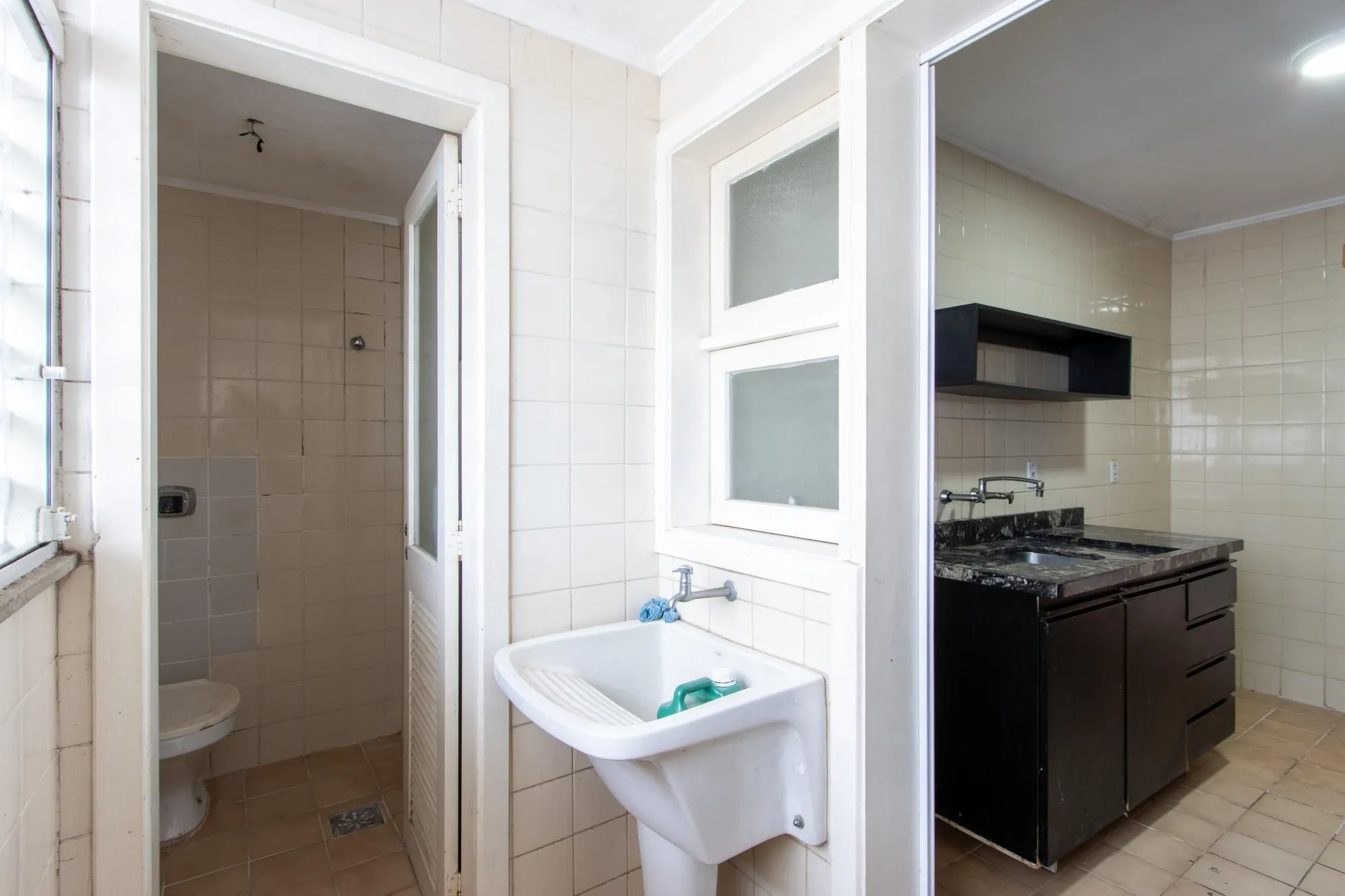 Imagem Cobertura com 137m², no Bairro Cristal, de 2 dormitórios, sento uma suíte, ampla sacada, churrasqueira, vista panorâmica, vaga coberta.