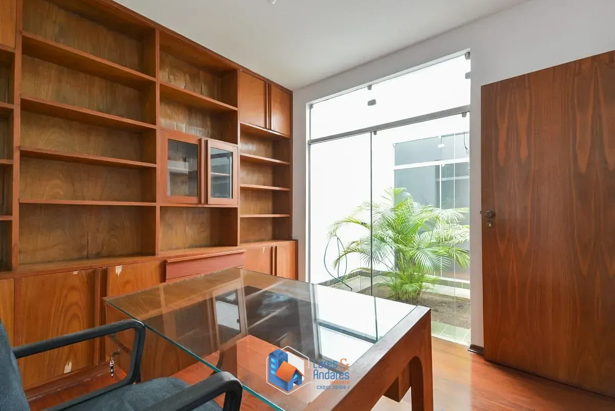 Imagem Sobrado para venda em Planalto Paulista com 4 quartos, sendo 2 suítes, 331m²