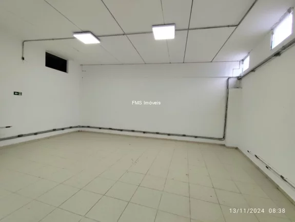 Imagem Galpão com 650m2 para locação em Barueri - SP.