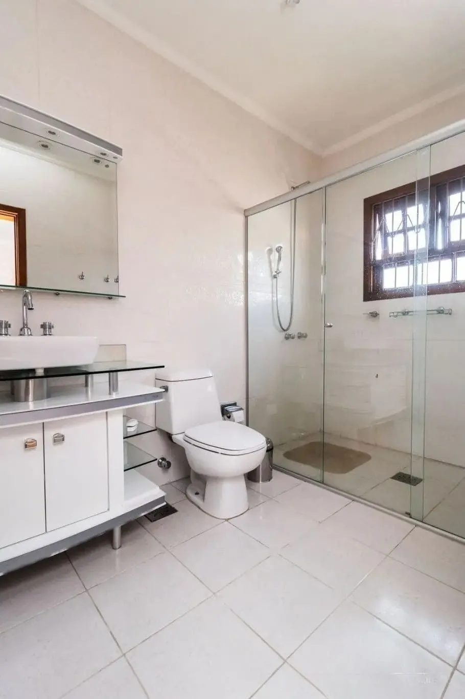 Imagem Casa com 3 dormitórios de 278m² à venda no Bairro Jardim Itú Sabará