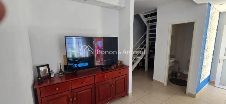 Imagem Características do Imóvel:

3 Dormitórios: Sendo 1 suíte com closet
Banheiros: 2 banheiros com a...
