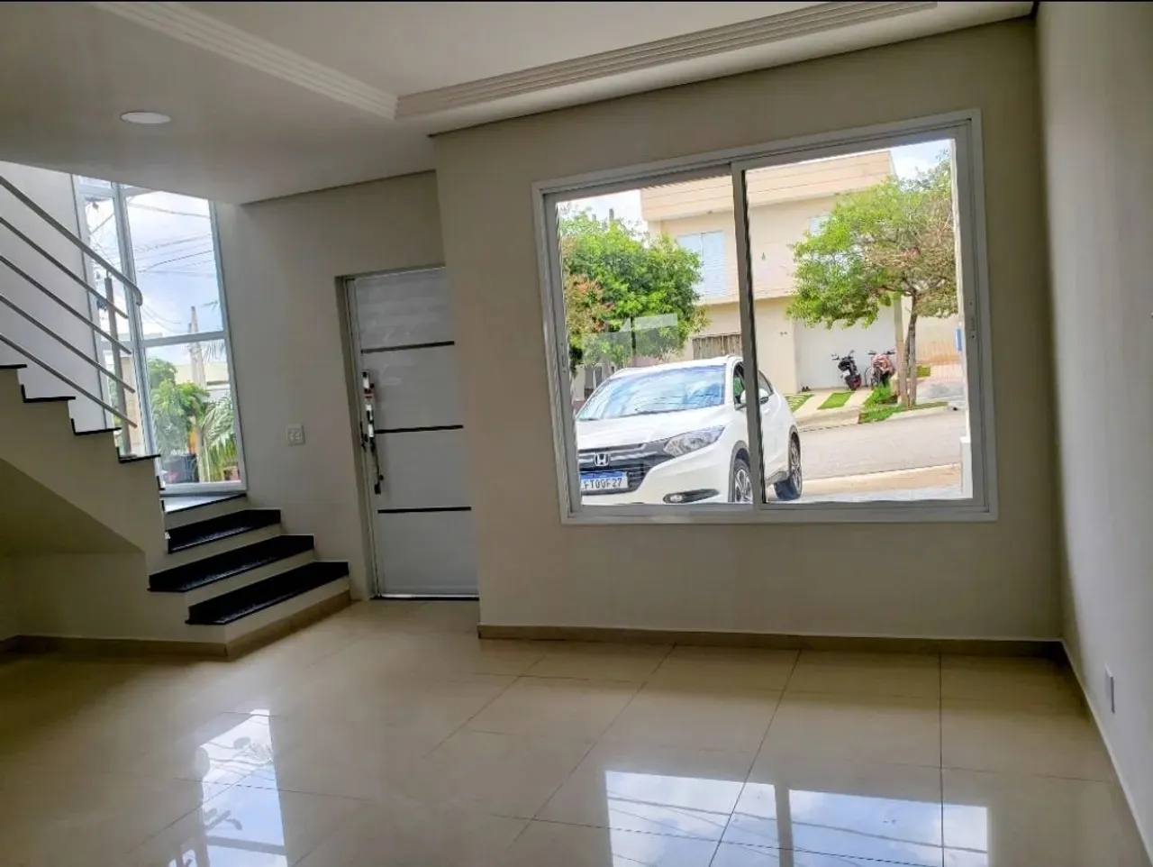 Imagem Casa em Condomínio à Venda em Sorocaba-SP, Bairro Horto Florestal: 3 Quartos, 1 Suíte, 1 Sala, 4 Banheiros, 2 Vagas, 164m².