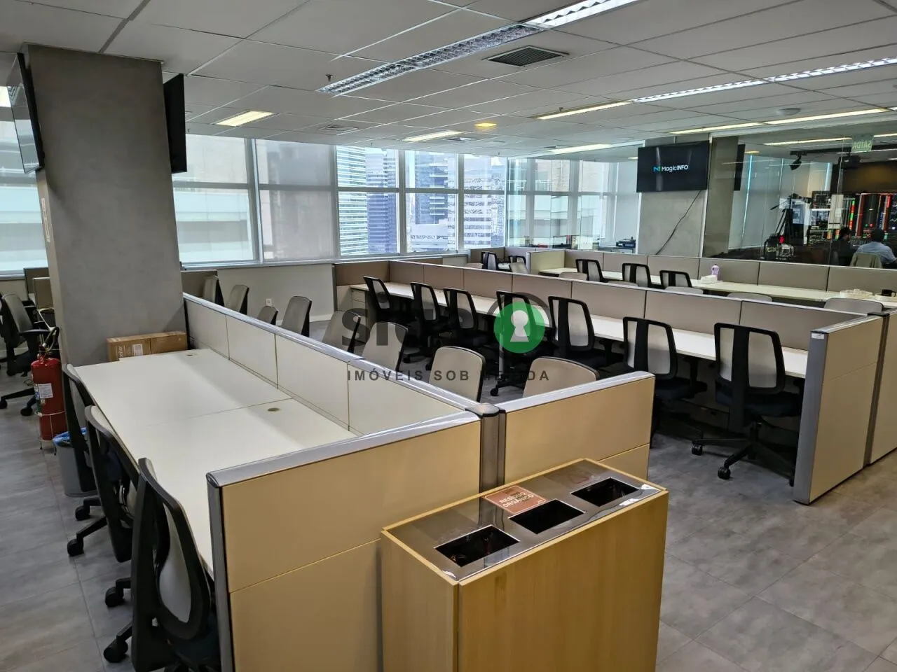 Imagem SALA 669M ² COM MOBILIA PARA LOCAÇÃO AV ROQUE PETRONI BROOKLIN