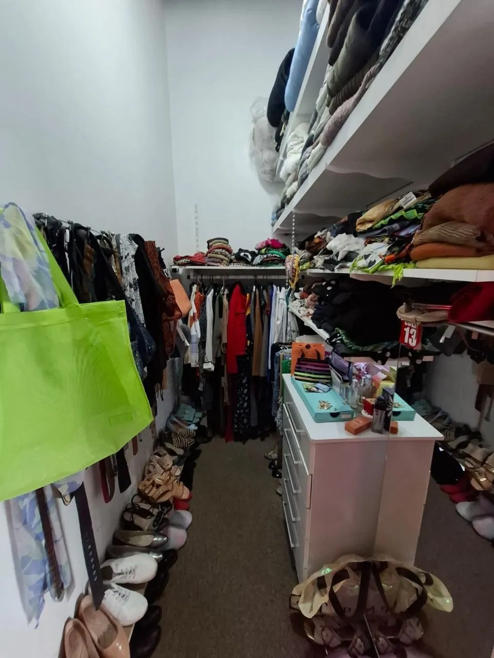 Imagem Casa em Porto Alegre, no bairro Ipanema, com 3 dormitório(s), e 3 banheiros, à venda.