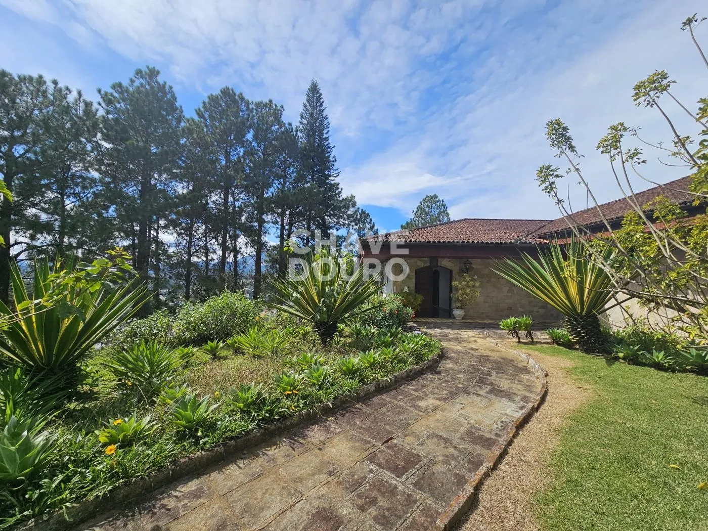 Imagem Viva o Luxo com Vistas Deslumbrantes: Propriedade Única de 733m² em Teresópolis