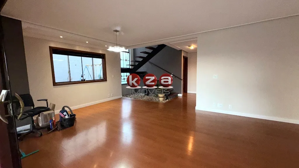 Imagem Casa em Condomínio de Alto Padrão na Vila Faustina II em Valinhos-SP - 3 Quartos, 1 Suíte, 2 Salas, 4 Banheiros, 4 Vagas - 212m².