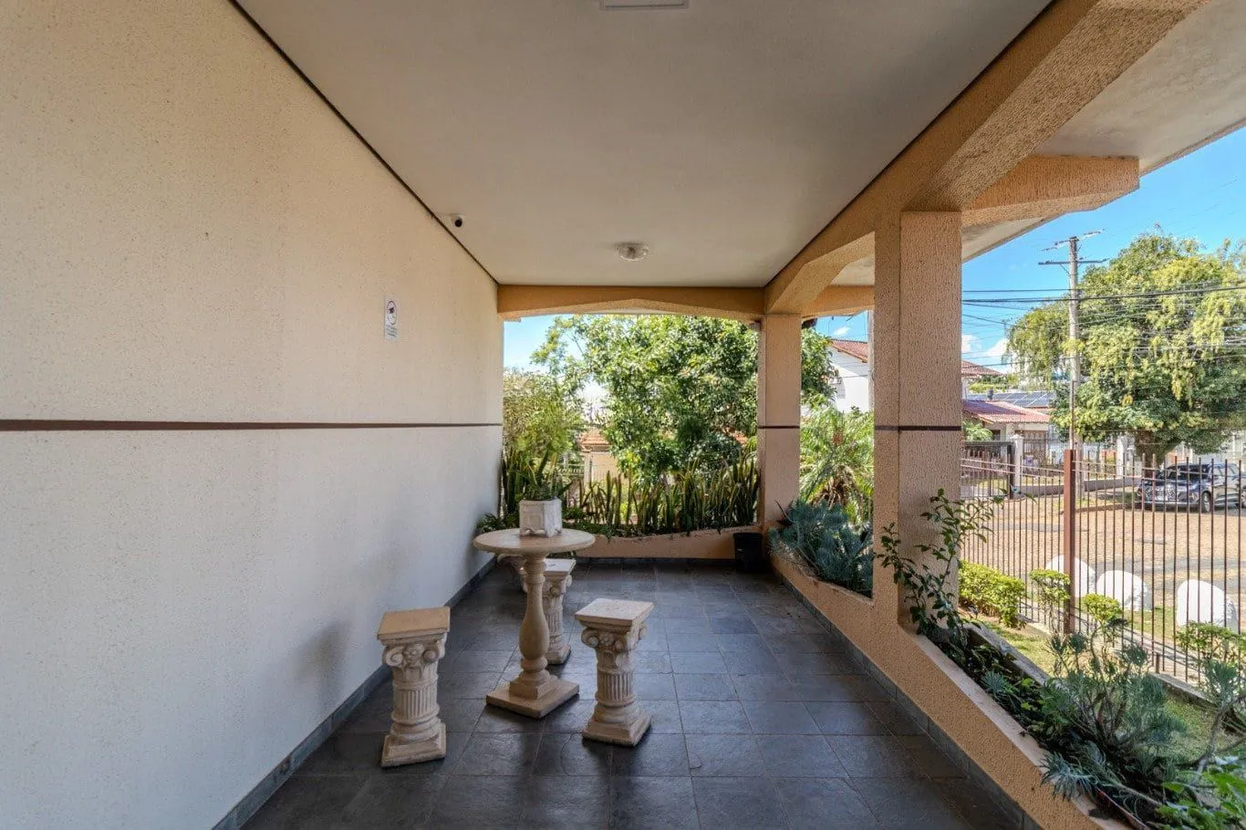 Imagem Apartamento de 2 dormitórios à venda em Vila Ipiranga, Porto Alegre.