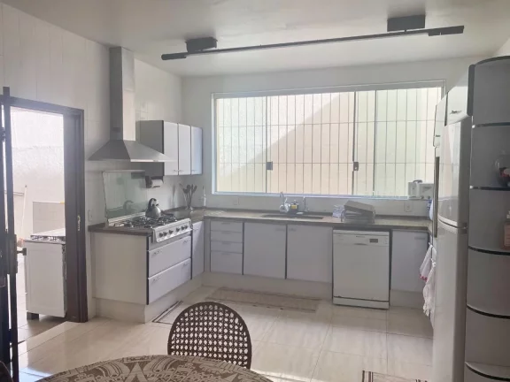 Imagem Casa com 6 dormitórios à venda, 420 m² por R$ 1.900.000,00 - Pinheirinho - Itajubá/MG