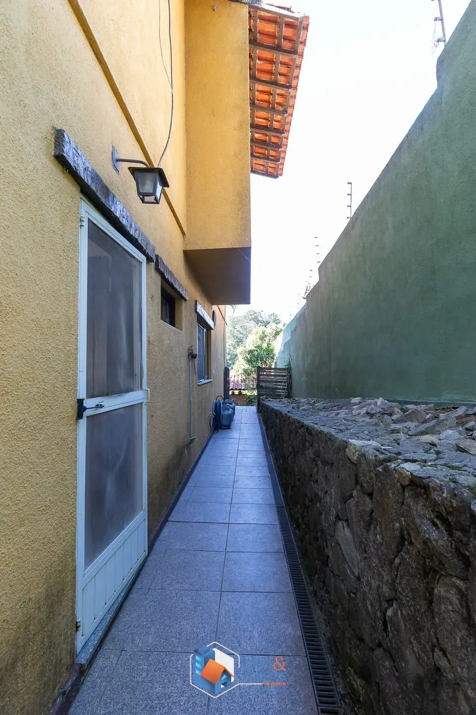 Imagem Casa comercial para venda em Guarapiranga, 650m²