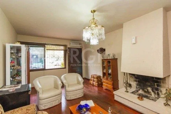 Imagem Casa para Venda de 3 dormitórios 6 vagas no bairro Chácara das Pedras