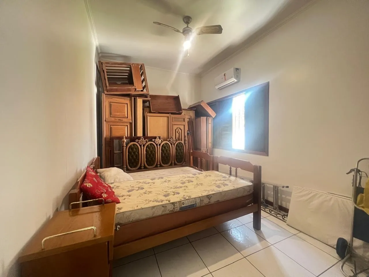Imagem Casa para Venda em Praia Grande, Real, 3 dormitórios, 1 suíte, 2 banheiros, 4 vagas