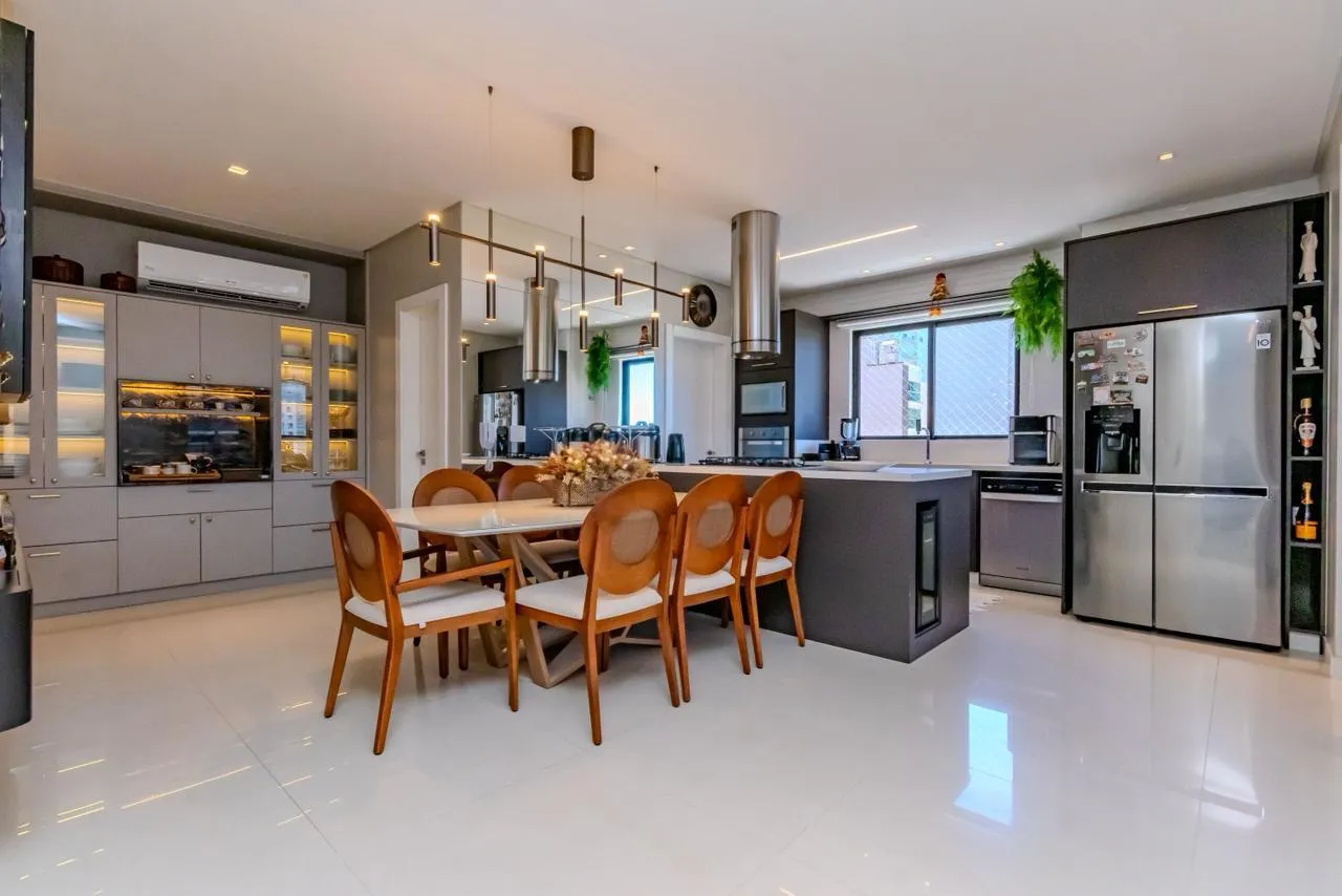 Imagem Apartamento com vista para o mar à venda com 200m2 por R$ 5.500.000,00