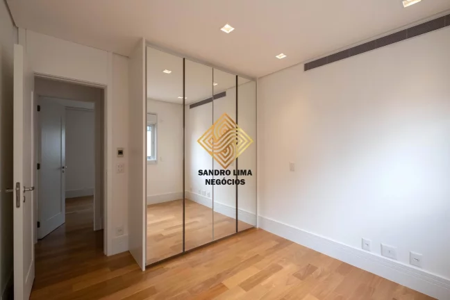 Imagem OPORTUNIDADE UNICA APARTAMENTO SEMI MOBILIADO 273,10M², 3 SUÍTES, TERRAÇO GOURMET COM 5 VAGAS A VENDA - VILA OLÍMPIA - ZONA SUL - SÃO PAULO / SP