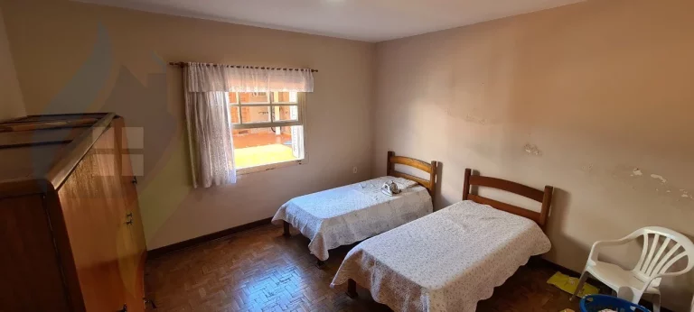 Imagem Casa de 3 dormitórios, 2 banheiros, 4 vagas, com 280m² em Jardim Silvestre, São Bernardo do Campo