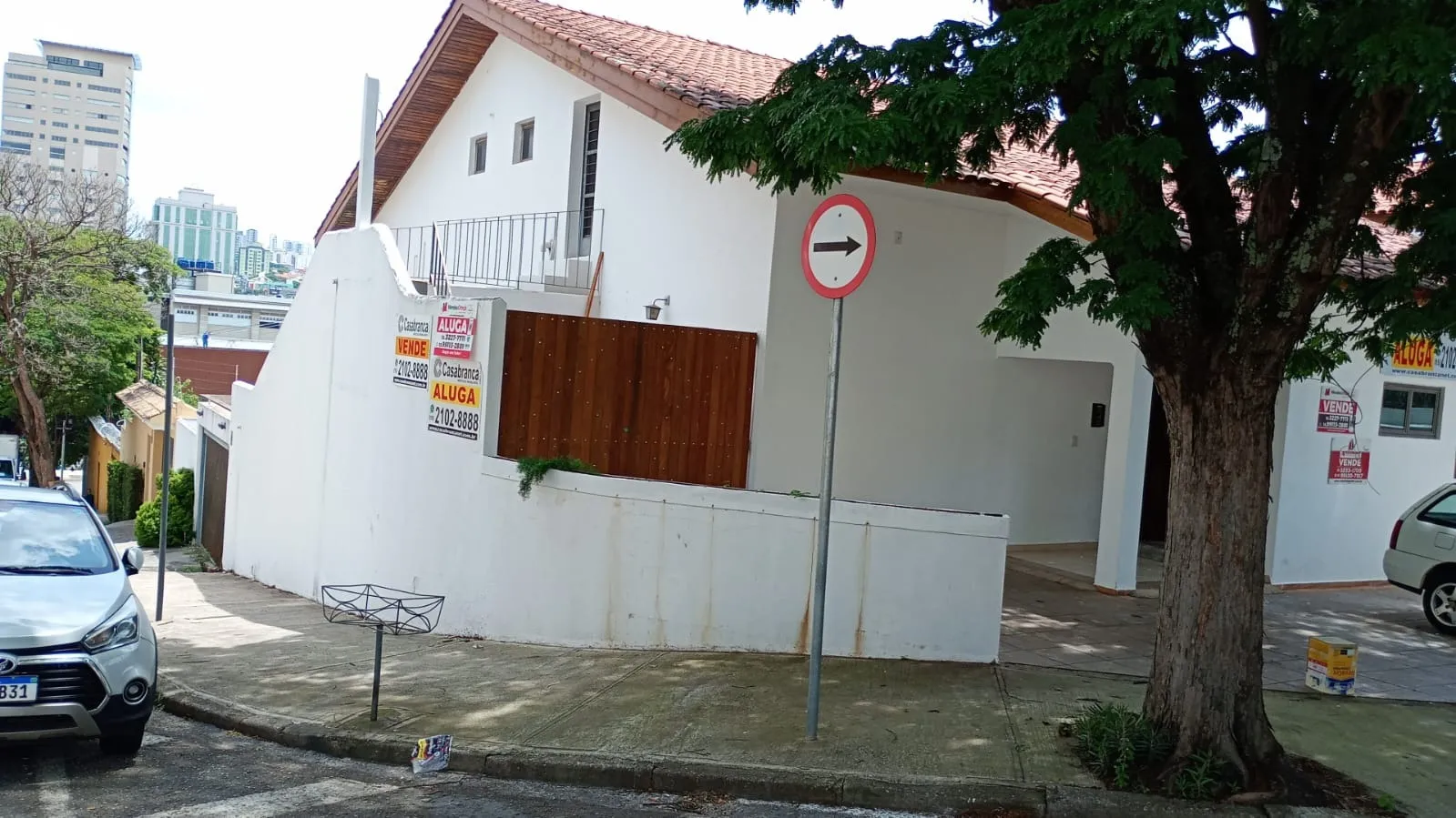 Foto do imóvel Imóvel Comercial de Esquina no Campolim - 9 Salas, 2 Recepções e Estacionamento em JARDIM FACULDADE, SOROCABA - SP