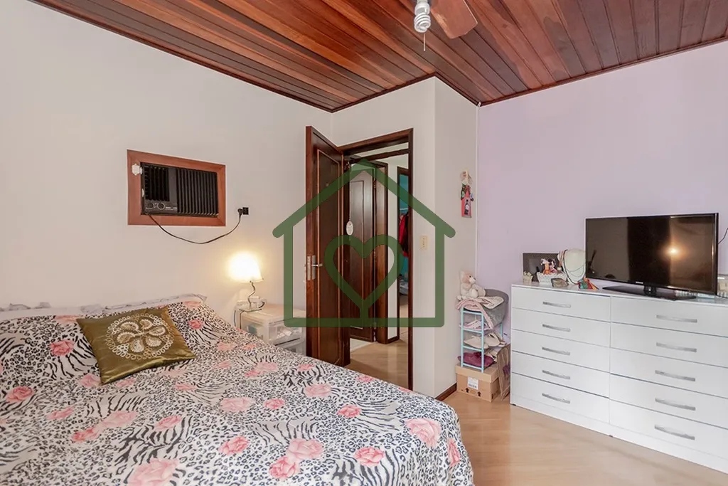 Imagem Descubra a sua nova casa no pacato bairro Jardim Itu Sabará, em Porto Alegre, uma oportunidade incr...
