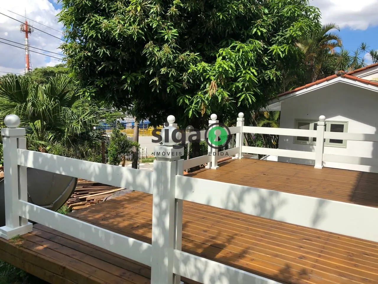 Imagem Casa Reformada à Venda ? 300m², Terreno Amplo, Acabamento de Alto Padrão e Localização Privilegiada