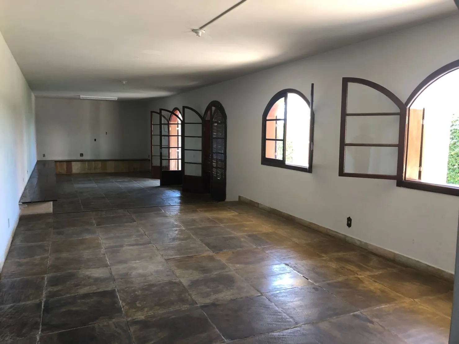 Imagem Comercial à venda 4 Quartos, 2 Suites, 8 Vagas, 786M², Jardim Boa Vista, Pindamonhangaba - SP