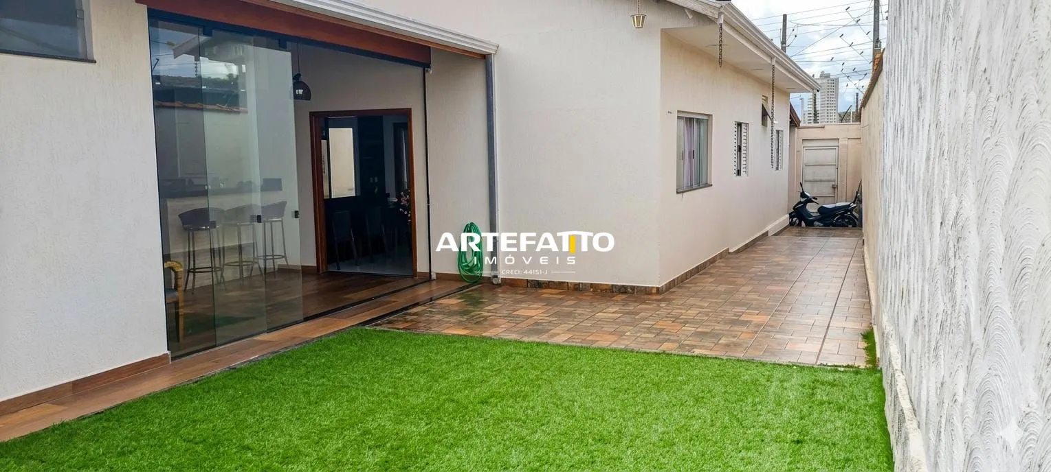 Foto do imóvel Casa Vila Sta. Cruz, Linda e espaçosa, 3 dorm. 3 vagas de garagem. em Rua Vitório Pisso