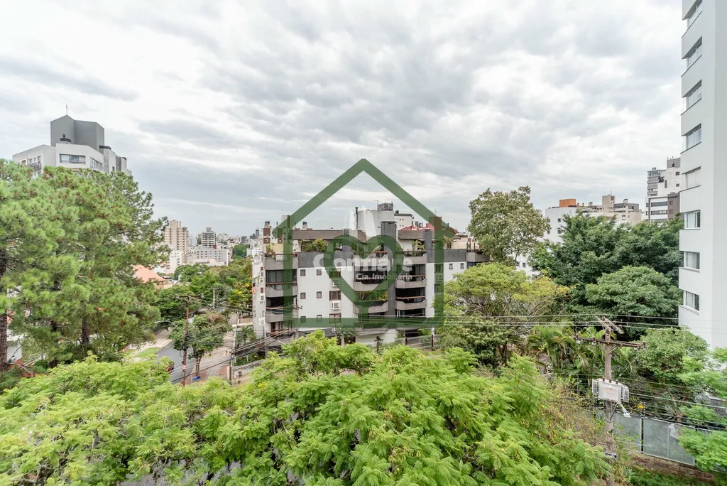 Imagem Apartamento amplo, 1 por andar, com 201m² privativos, localizado em prédio de esquina. Conta com 4...