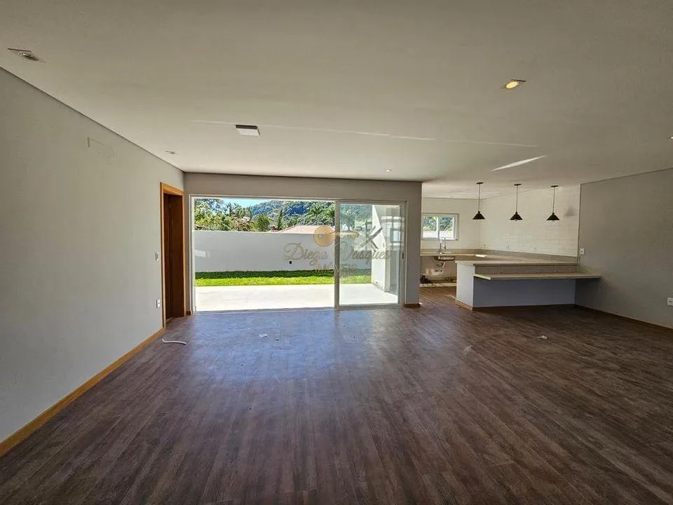 Imagem Casa em Condomínio para Venda em Teresópolis / RJ no bairro Green Valley