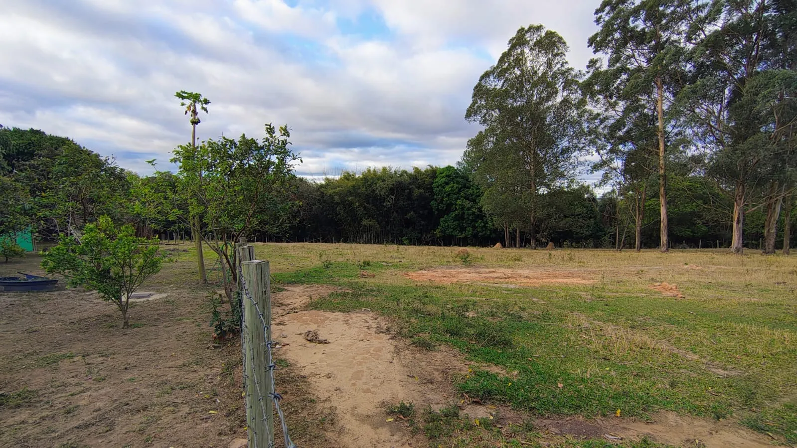 Imagem Chácara com 8925,30m² de Terreno, Casa de 204m², Barracão e Poço Caipira