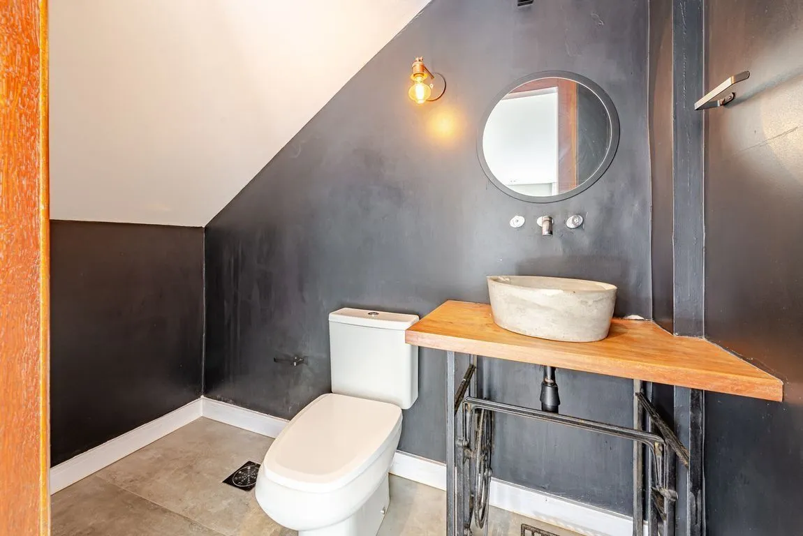Imagem Casa em condomínio com piscina e salão privativo na Vila Nova