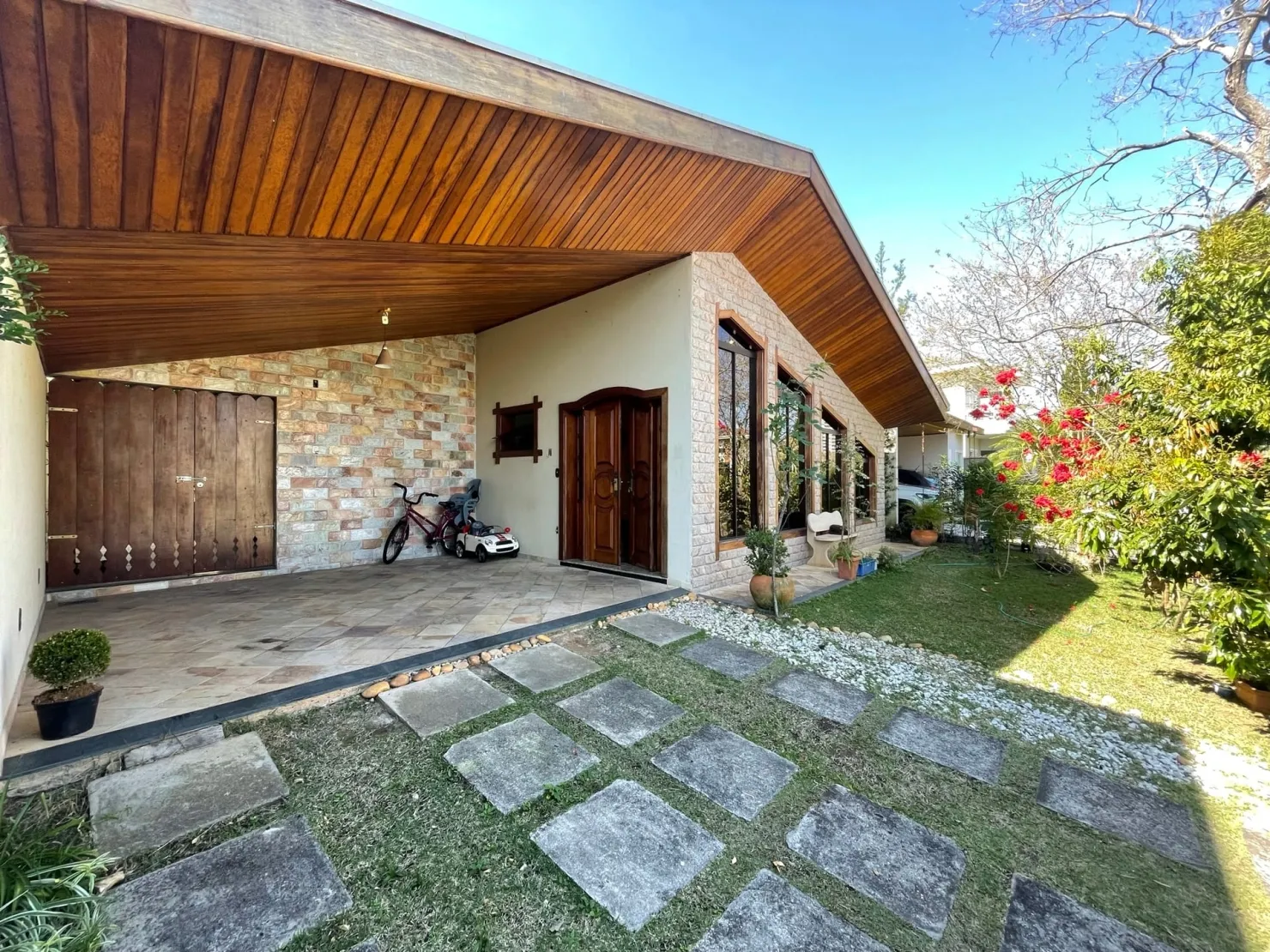 Imagem Casa à venda 6 Quartos, 2 Suites, 6 Vagas, 418M², Taubaté Village, Taubaté - SP | Condominio Taubaté Village