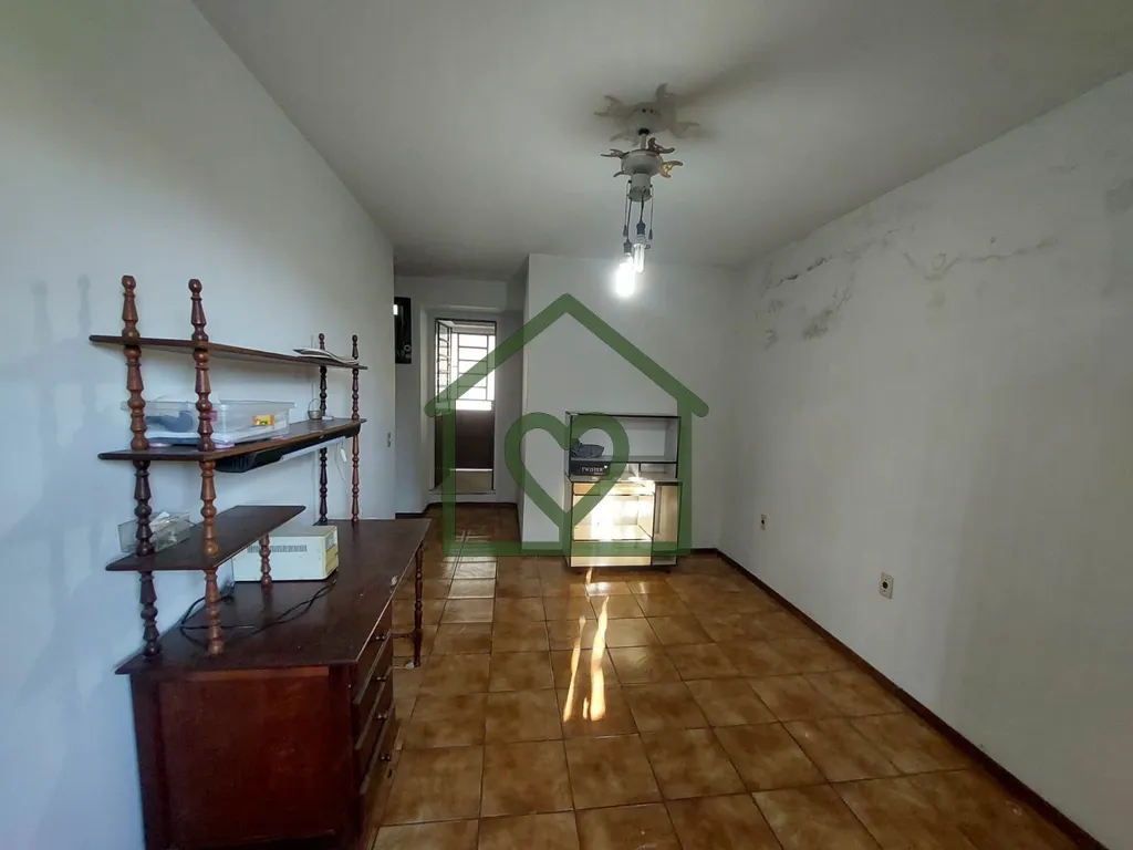 Imagem Casa à venda no bairro Rio Branco, Porto Alegre, com 176,33 m2 de área construída em terreno de 1...