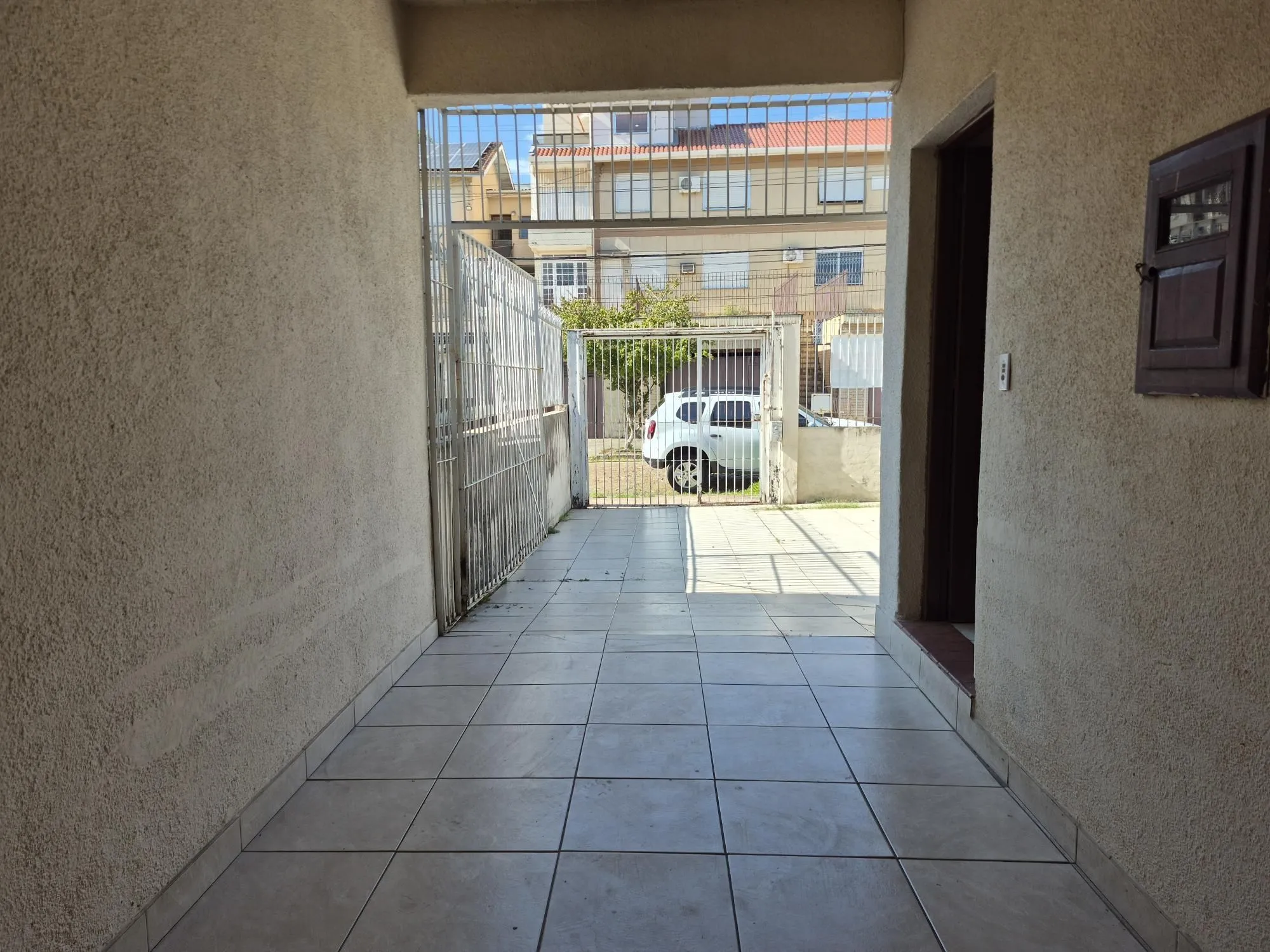 Imagem Casa Residencial de 4 Quartos com Piscina e Churrasqueira em Porto Alegre