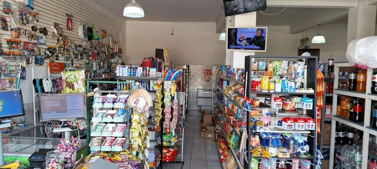 Imagem Imperdível Casa Comercial à Venda em Cidade], Bairro]: 3 Quartos, 1 Suíte, 1 Sala, 2 Banheiros, 5 Vagas, 256m²!