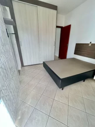 Imagem Apartamento aconchegante com 2 quartos, 2 suítes e localização estratégica, a 200 metros da praia, á venda na Imobiliaria Consulte Imoveis.